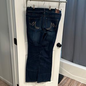 Maurices 8 long bootcut jean